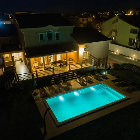 Prázdninový dům In Mit Privatem Pool *