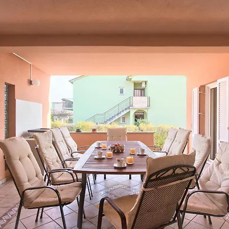 In Mit Privatem Pool Prázdninový dům Pula